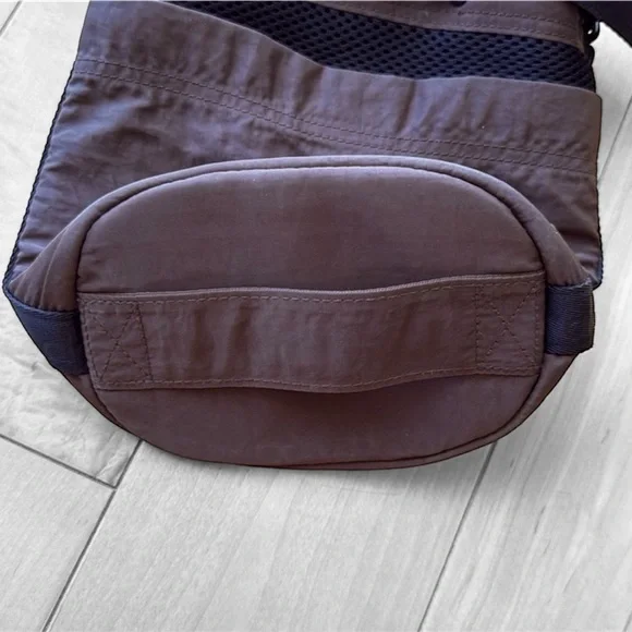 ALO Yoga Bucket Bag in espresso brown - Picture 3 of 4